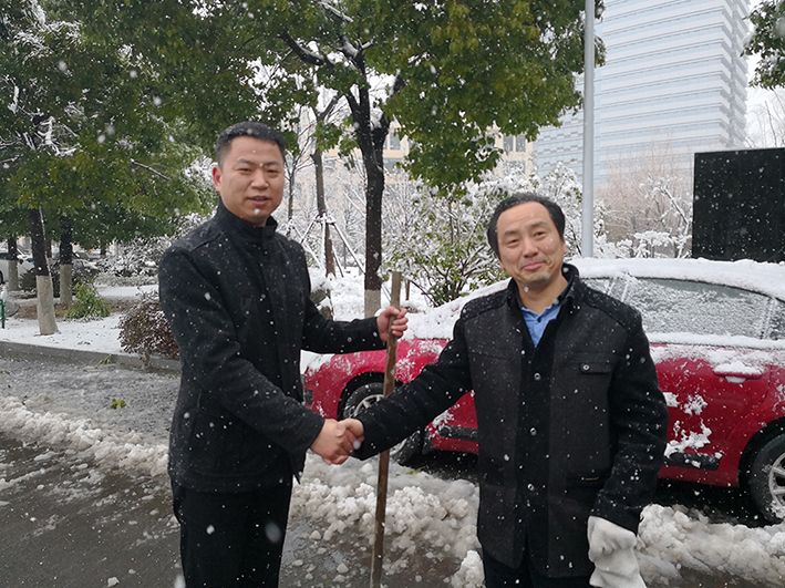 兴宇公司全员上路扫雪保障浦口市民出行畅通